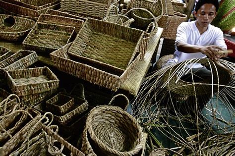 las pinas products|Water lily handicraft trade pays off in Las Piñas .